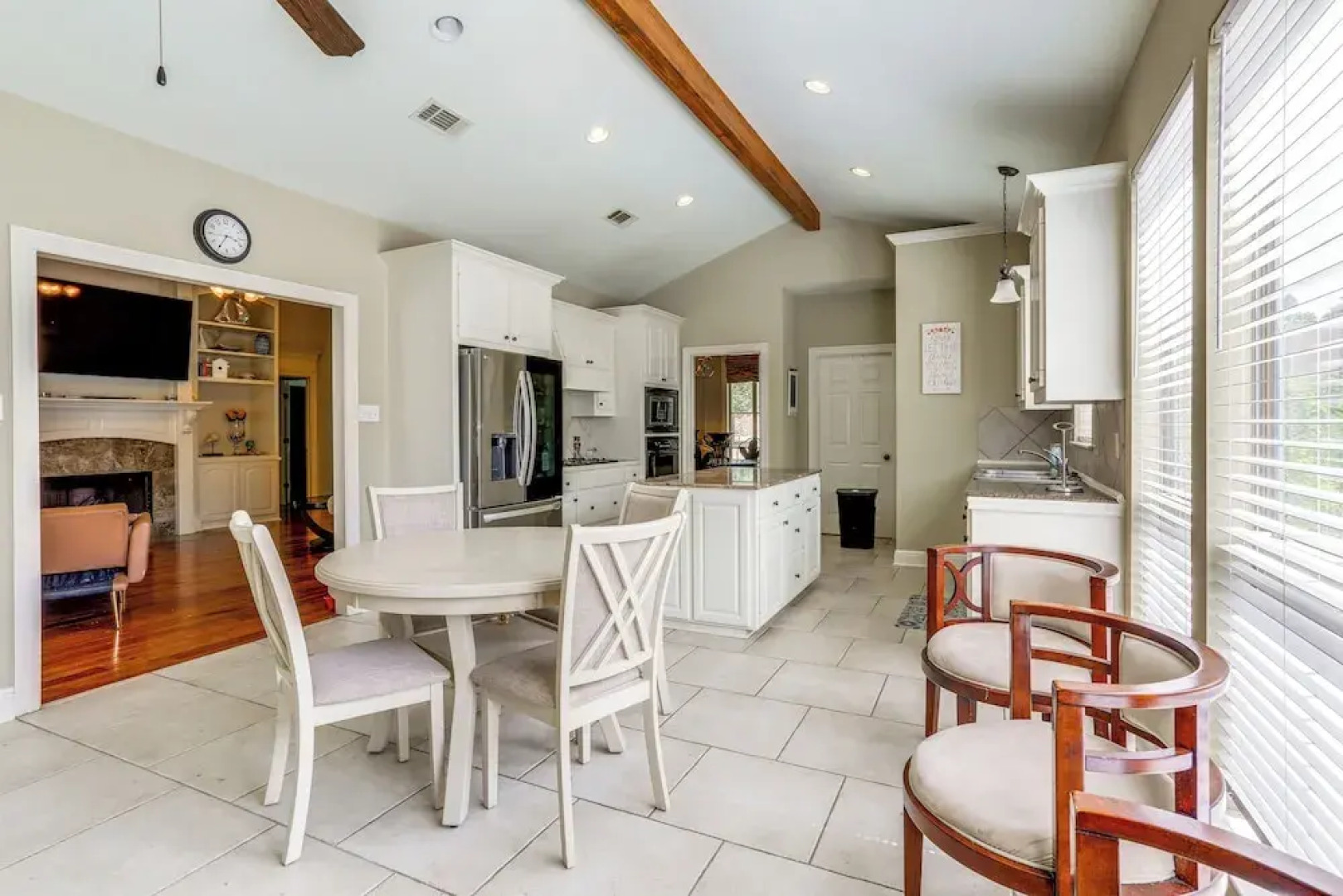 Easy Access to I-10: Family Home in Prairieville!