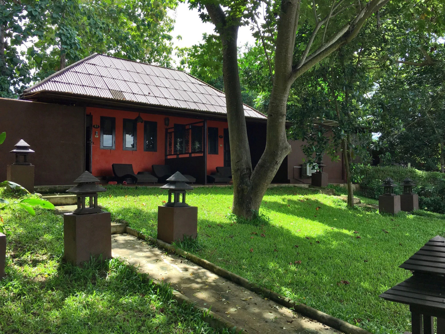 Baannamping Riverside Village