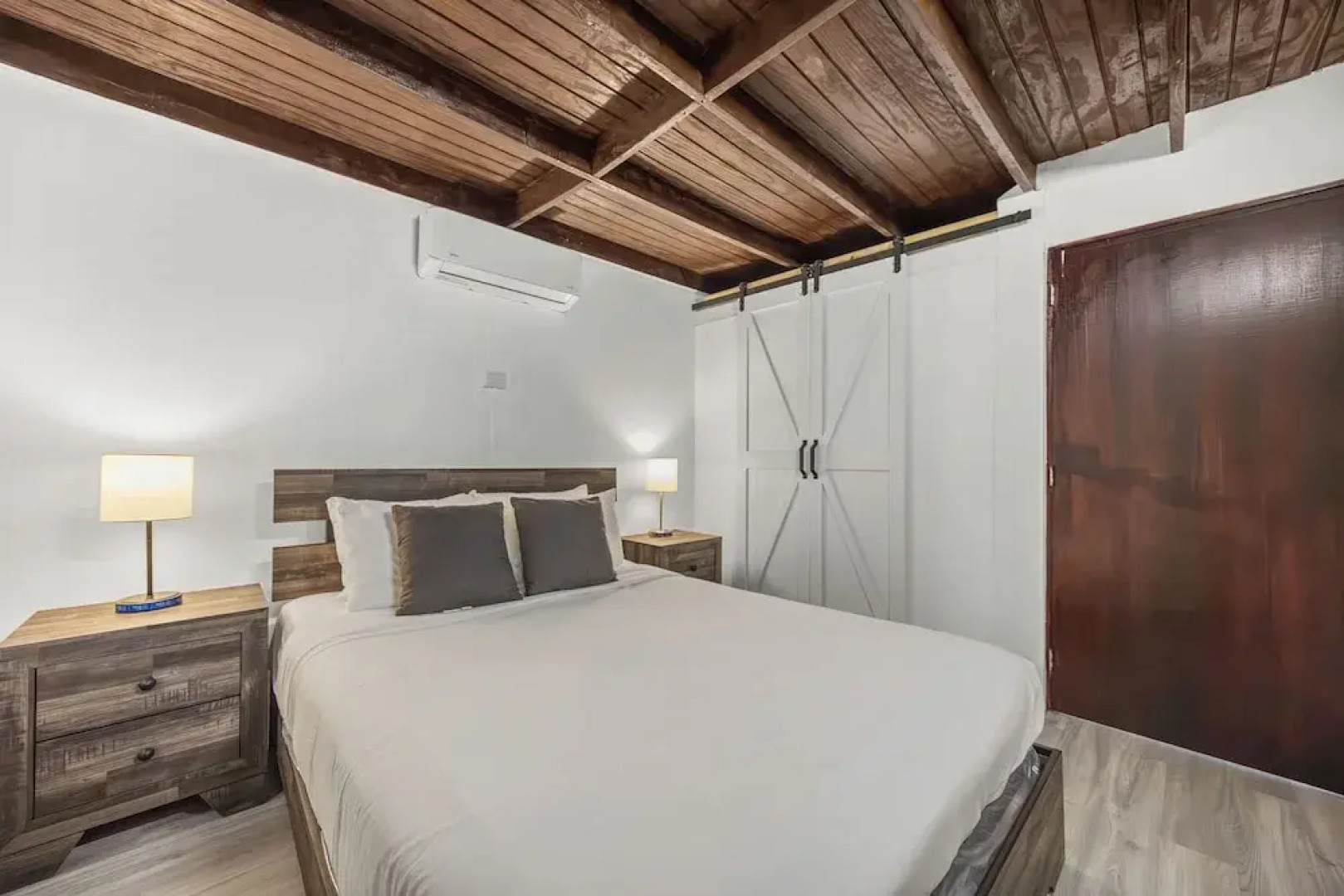 Private Pool Near the Beach Pet Friendly