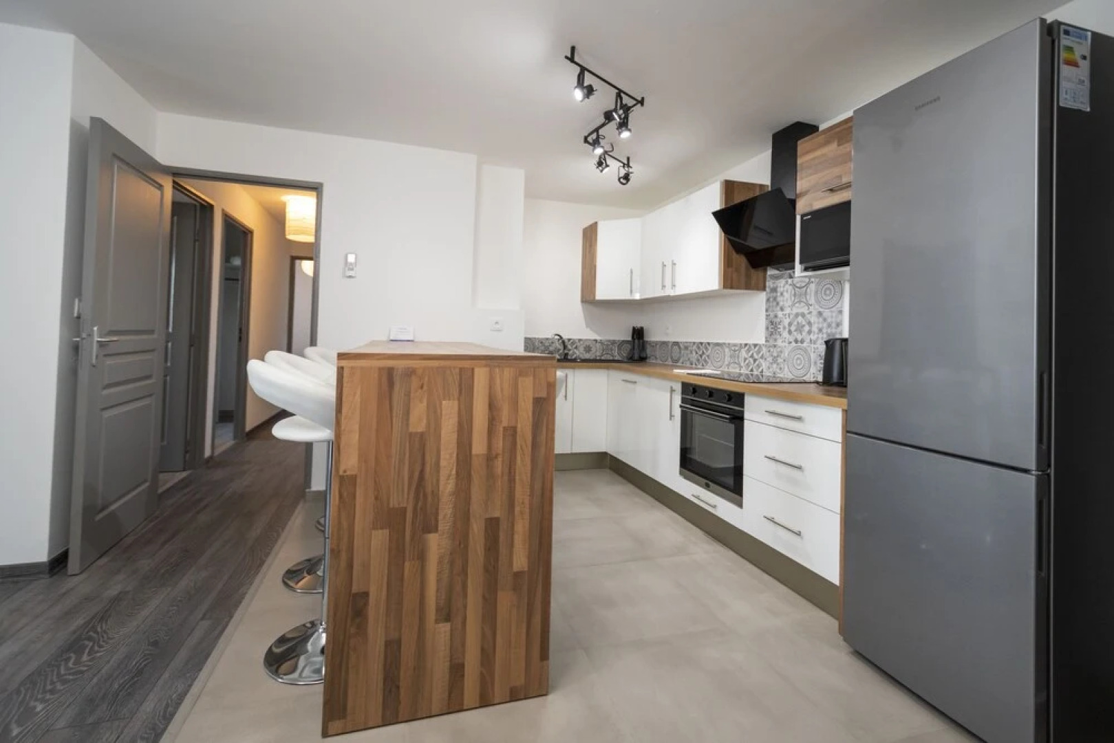 T4 CozyLodge 70m2 - Rénové – 10’ de l'aéroport