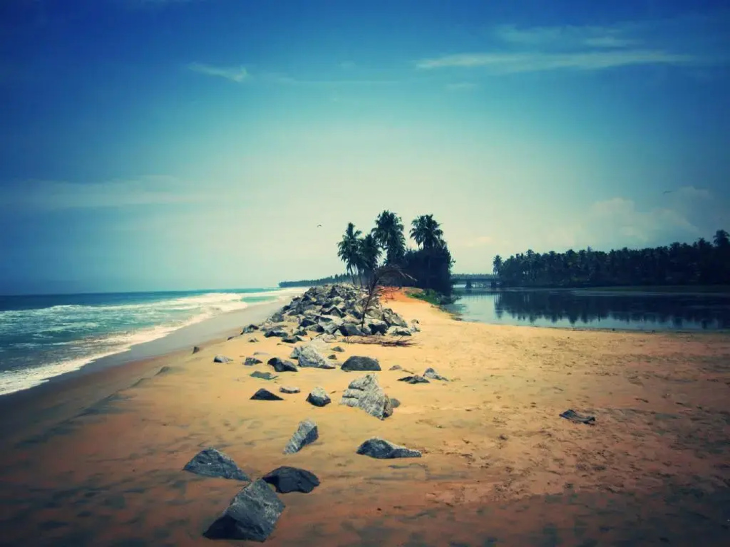 M R Beach & Cottages