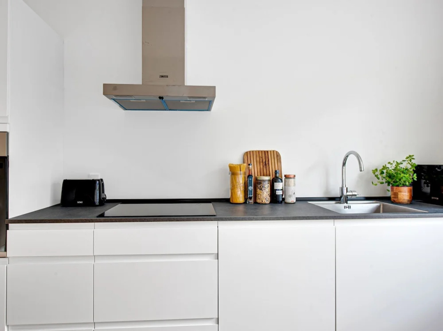 Sanders Fjord 1 - Nice 1-bdr Apt Near Cathedral