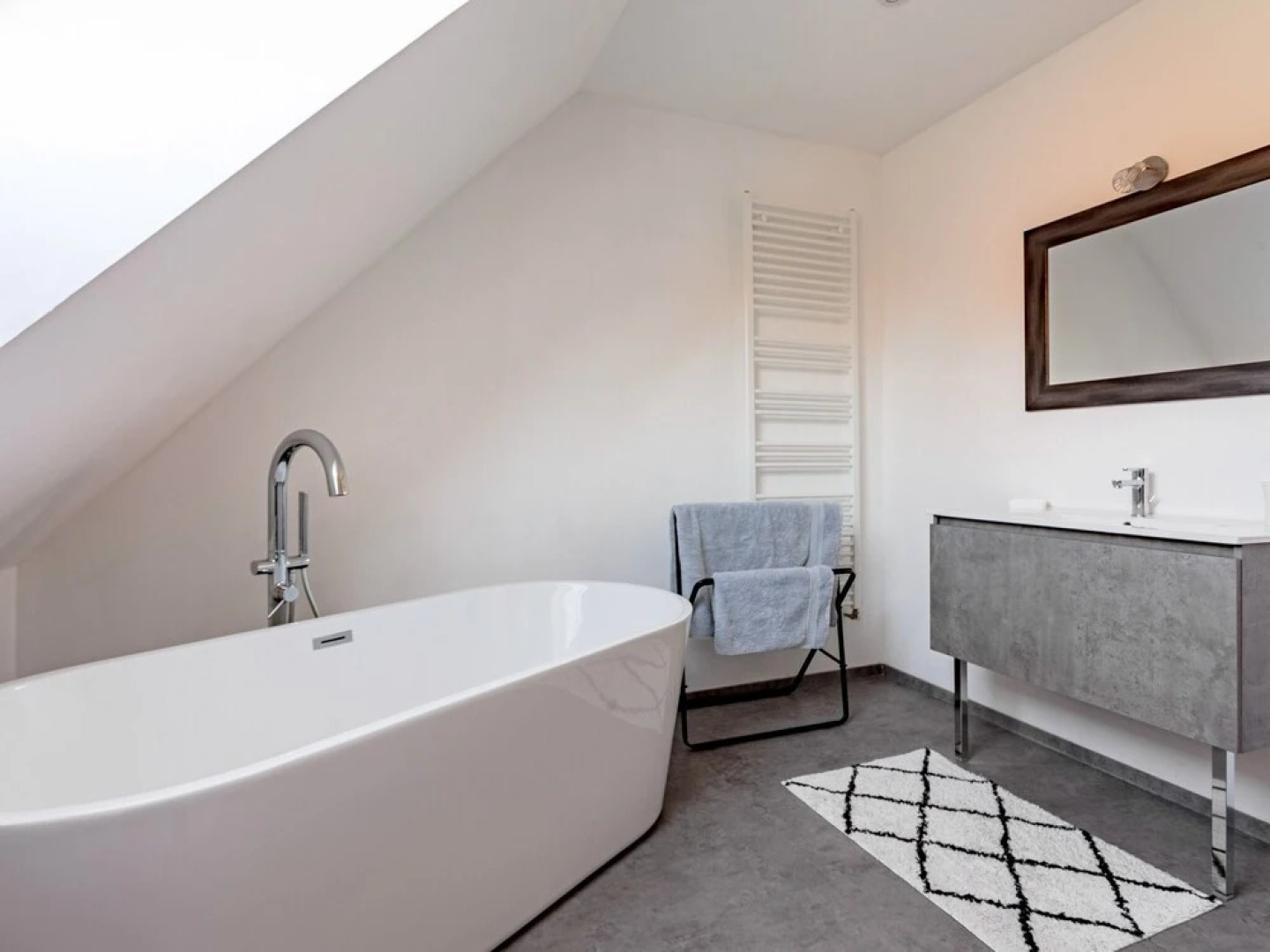 Vintage Holiday Home in Escalles with Garden