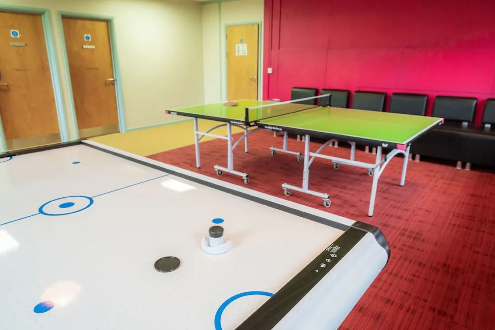 Bunkhouse/20bedroom/sleeps85/4acre/gamesroom/wifi