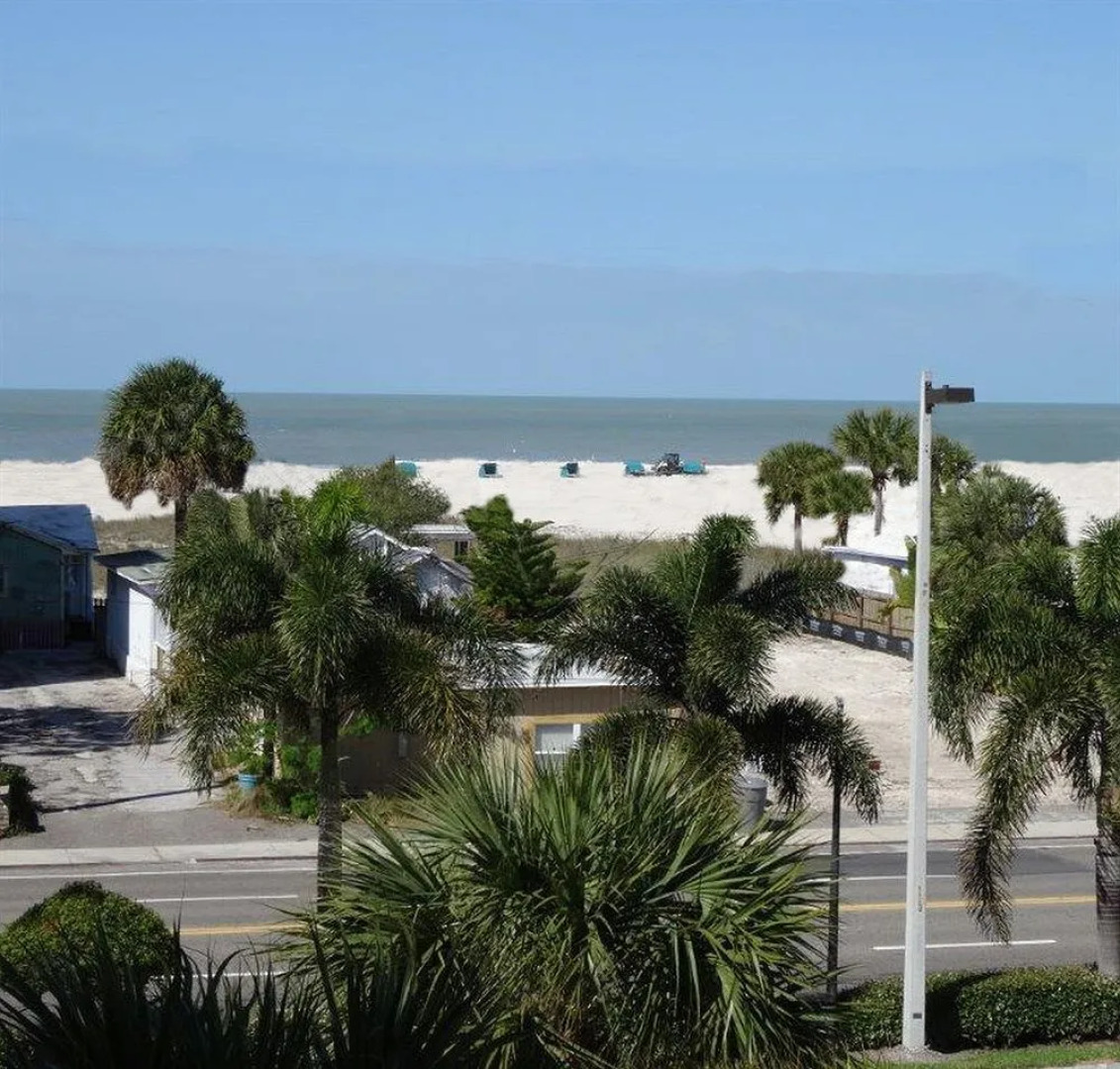 Palms of Treasure Island