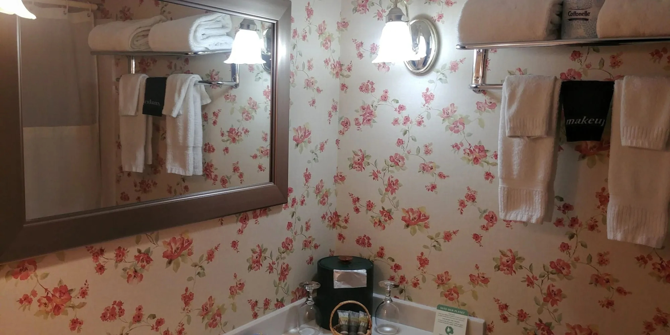 Lamie's Inn and The Old Salt Restaurant