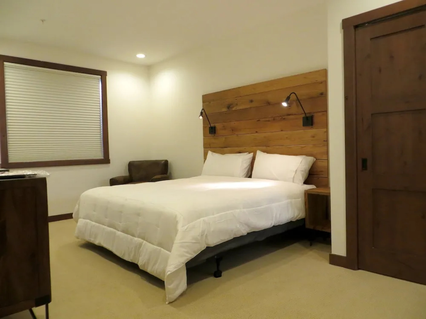 Crested Mountain North by CB Lodging