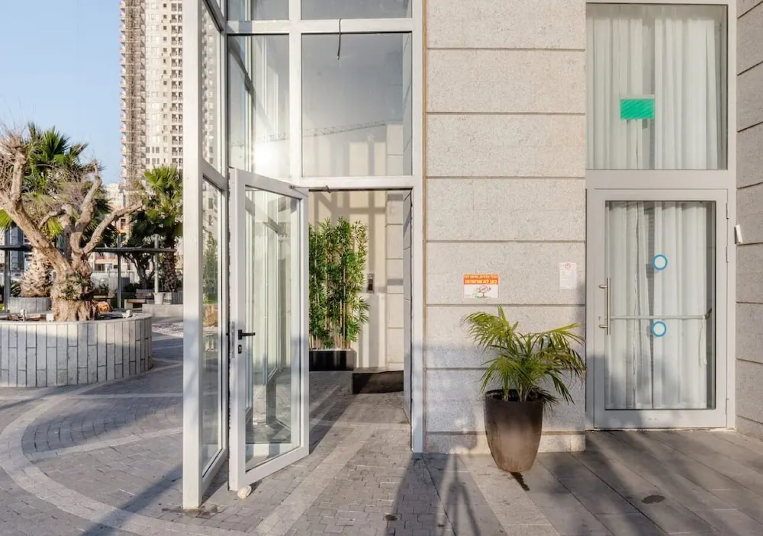 O-O Group -Luxury 3BR APT See View Tower