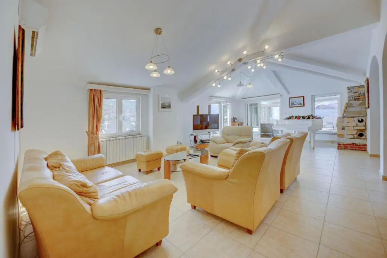 Fashion Beach Apartments