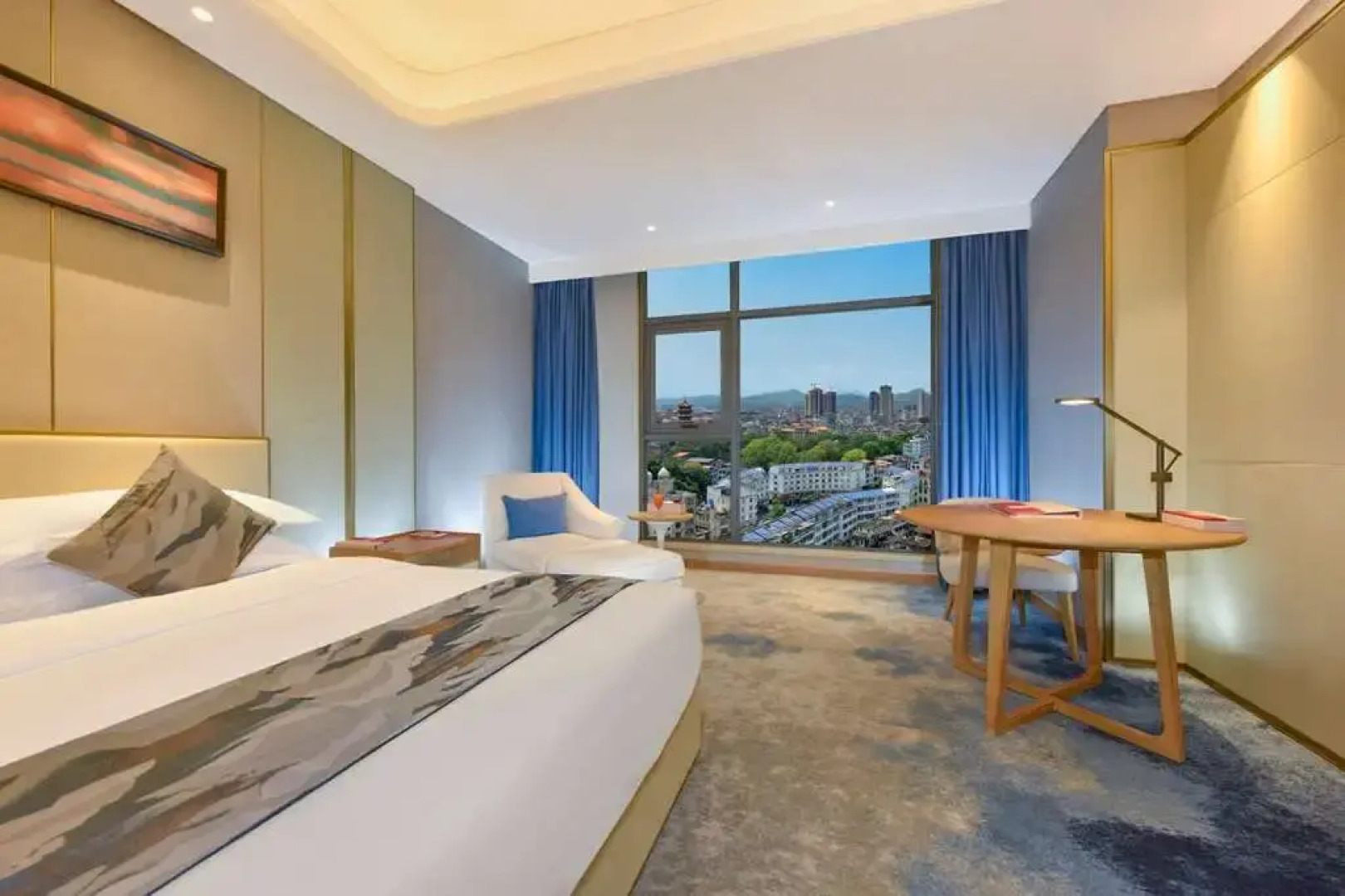 Ramada Plaza Dongxing City Center