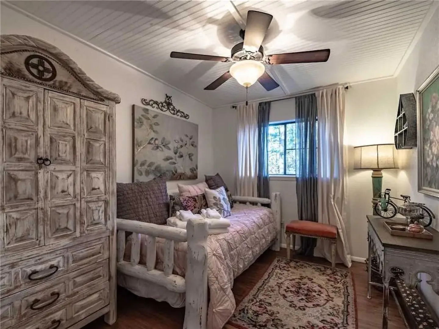 Bella Luna Cottage - Three Bedroom Cabin