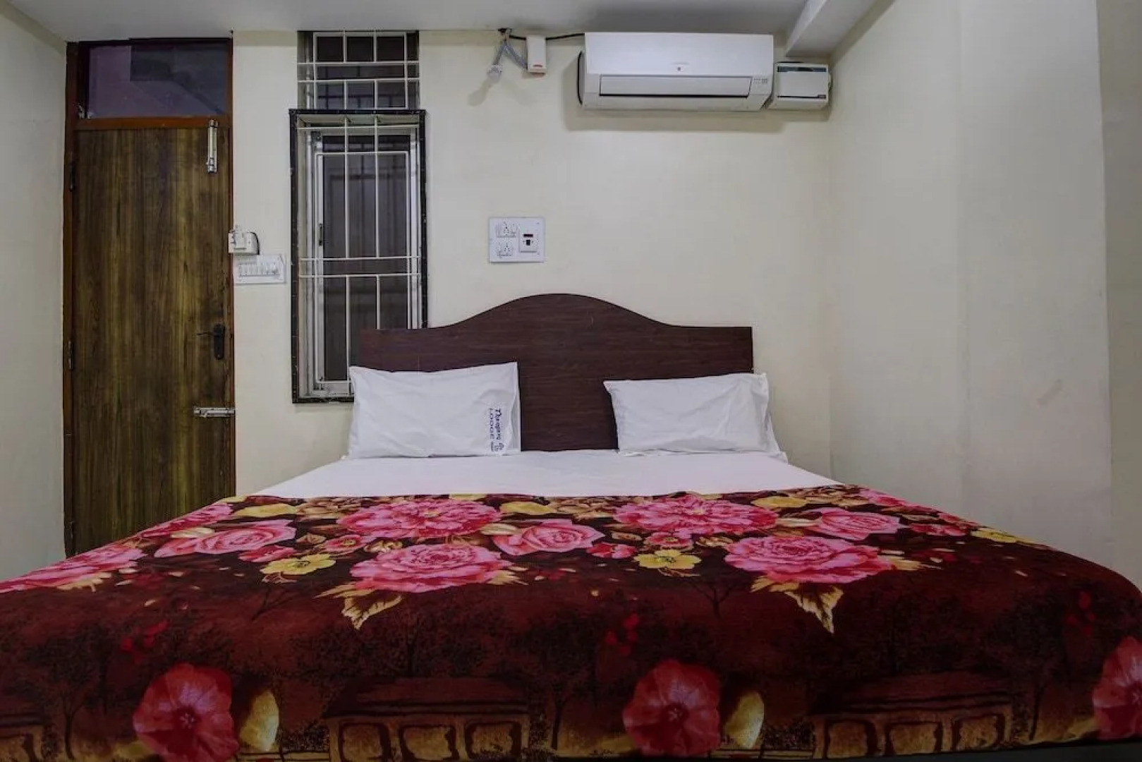 Spot On 45084 Hotel Navaratna Deluxe