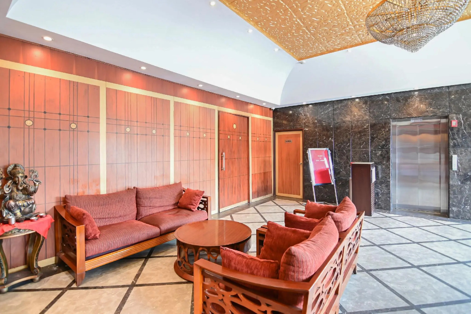 Townhouse OAK Hotel Edesia