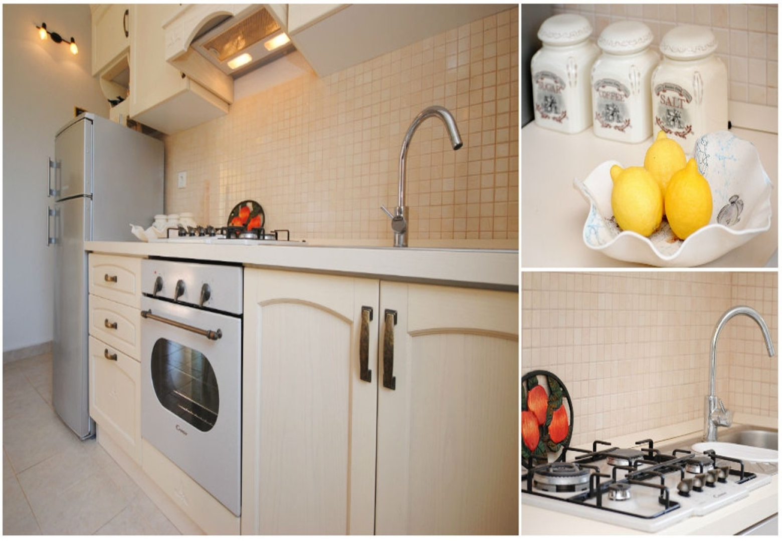 Holiday house Mare - open pool and pool for children: Kastel Novi, Riviera Split