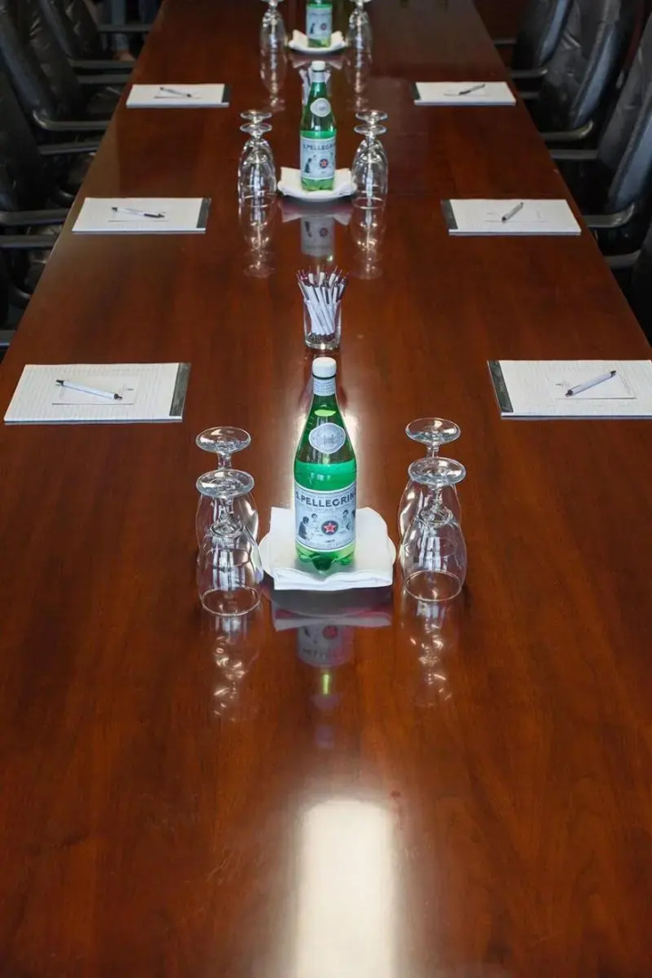 Rogue Regency Inn and Suites