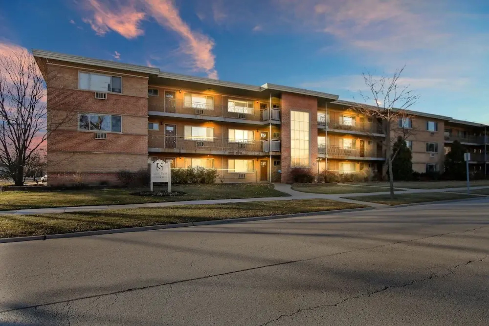 Picturesque 1BR Apt in Arlington Heights