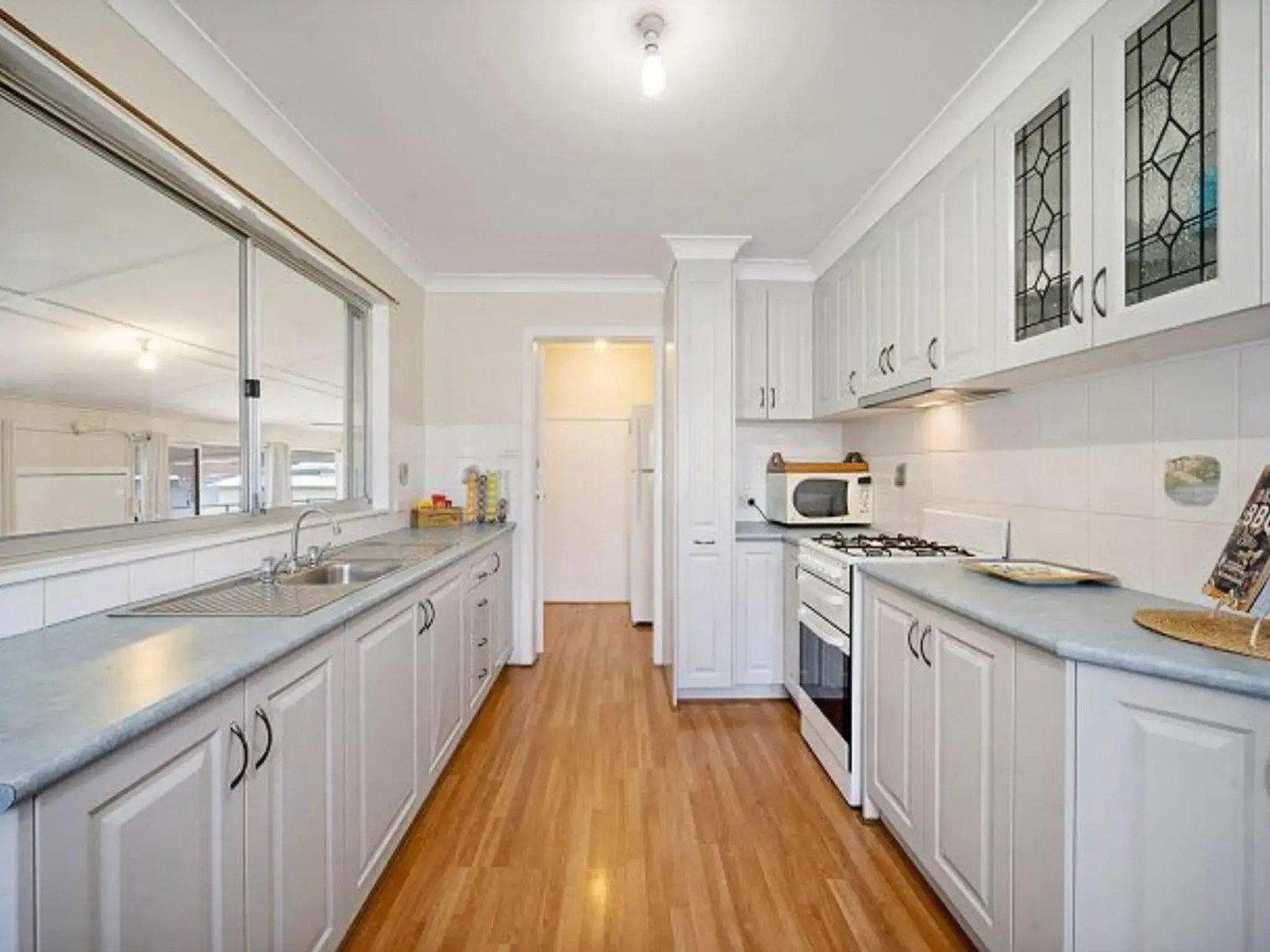 Walk to Everything In Huskisson Central Location and Sleeps 10