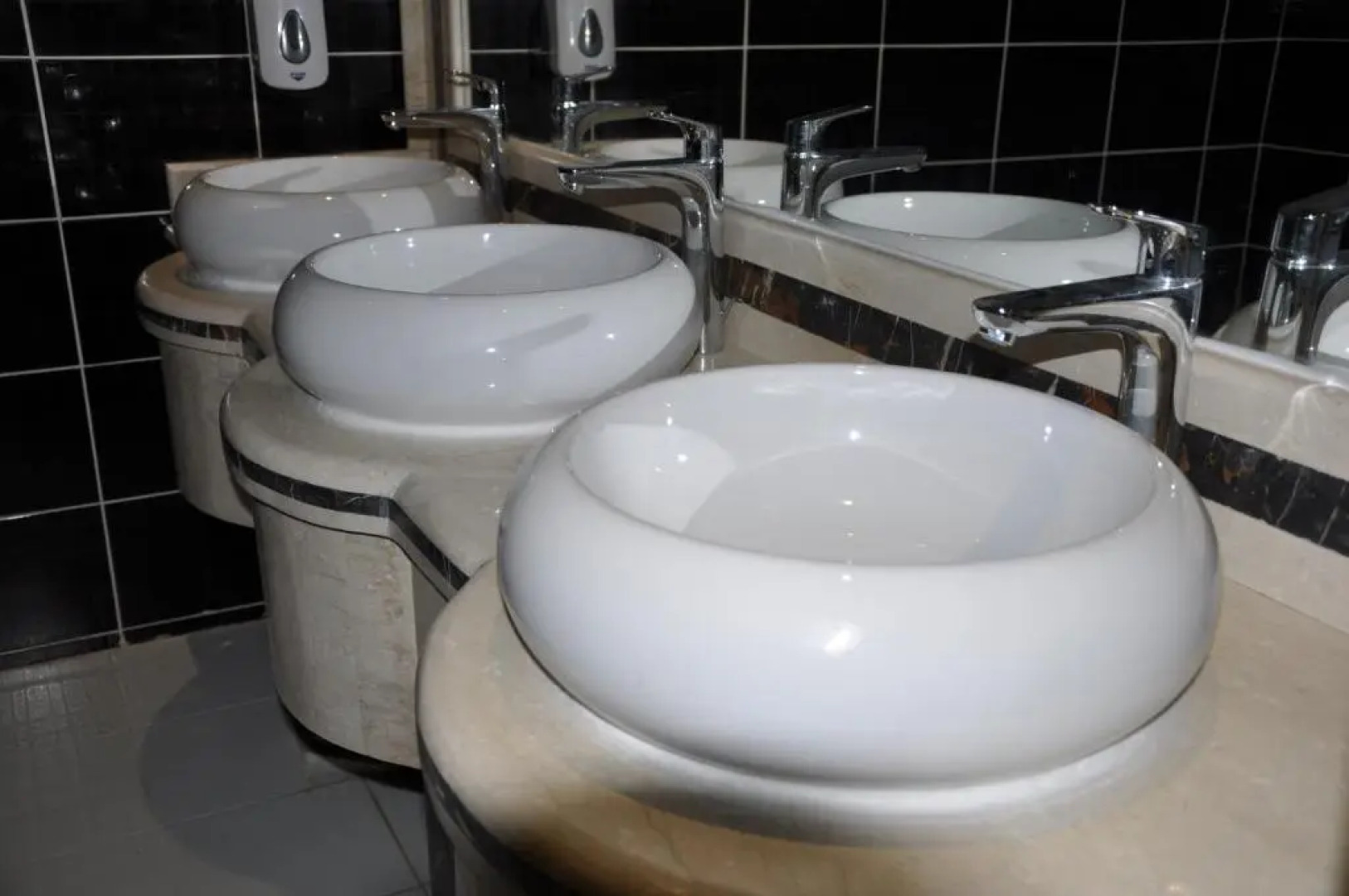 Al Bustan Crown Hotel 2