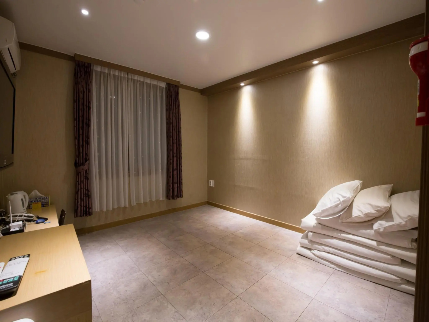 Sunrise Hill Tourist Hotel