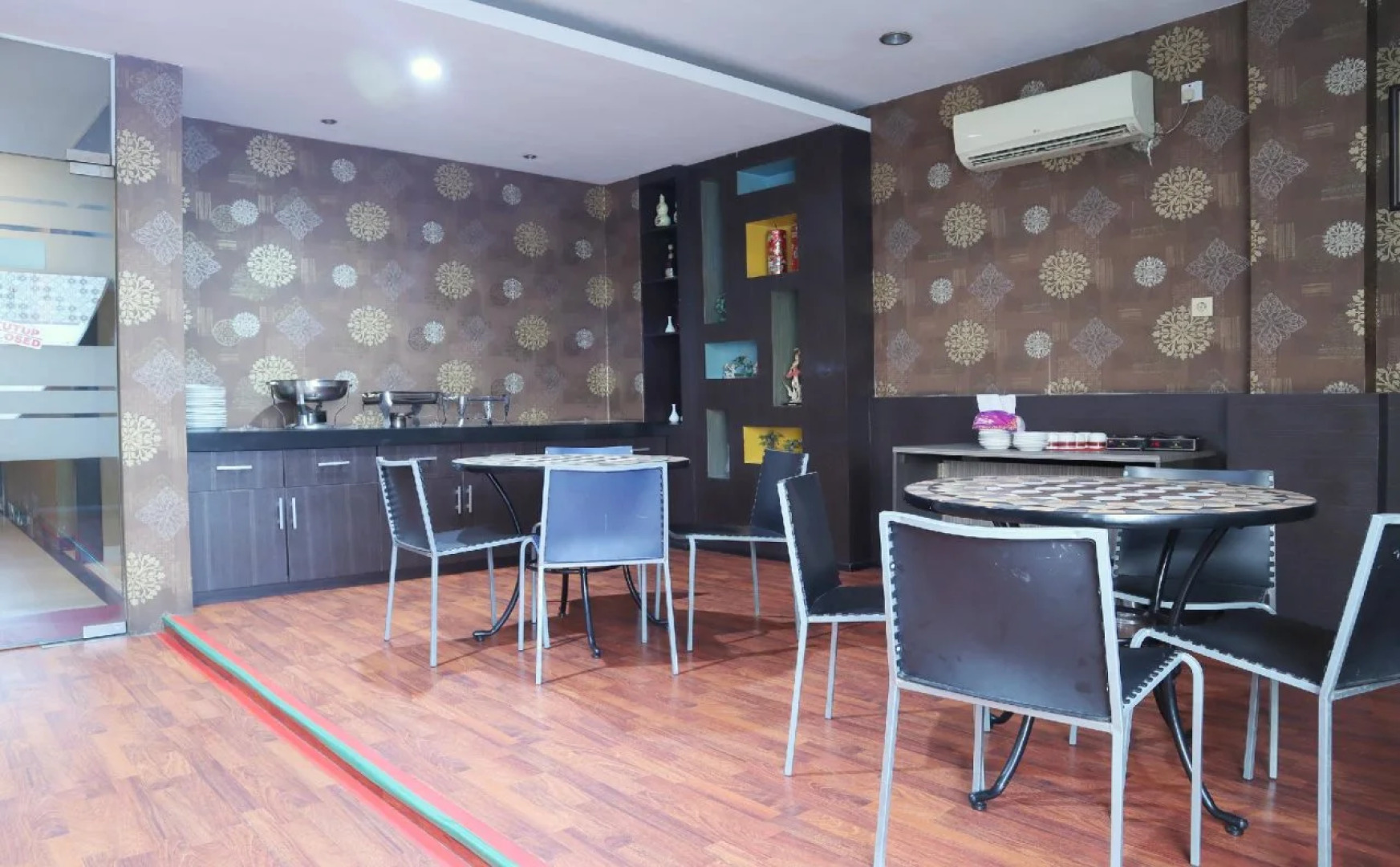 OYO 542 Majestiq Hotel