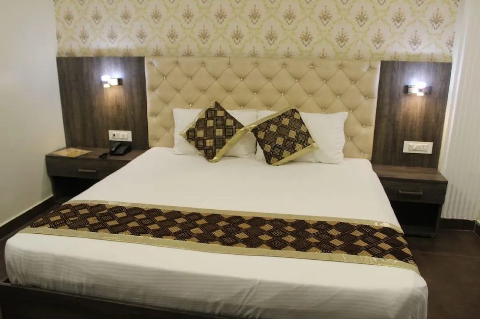 Parkside Navjyoti Hotel