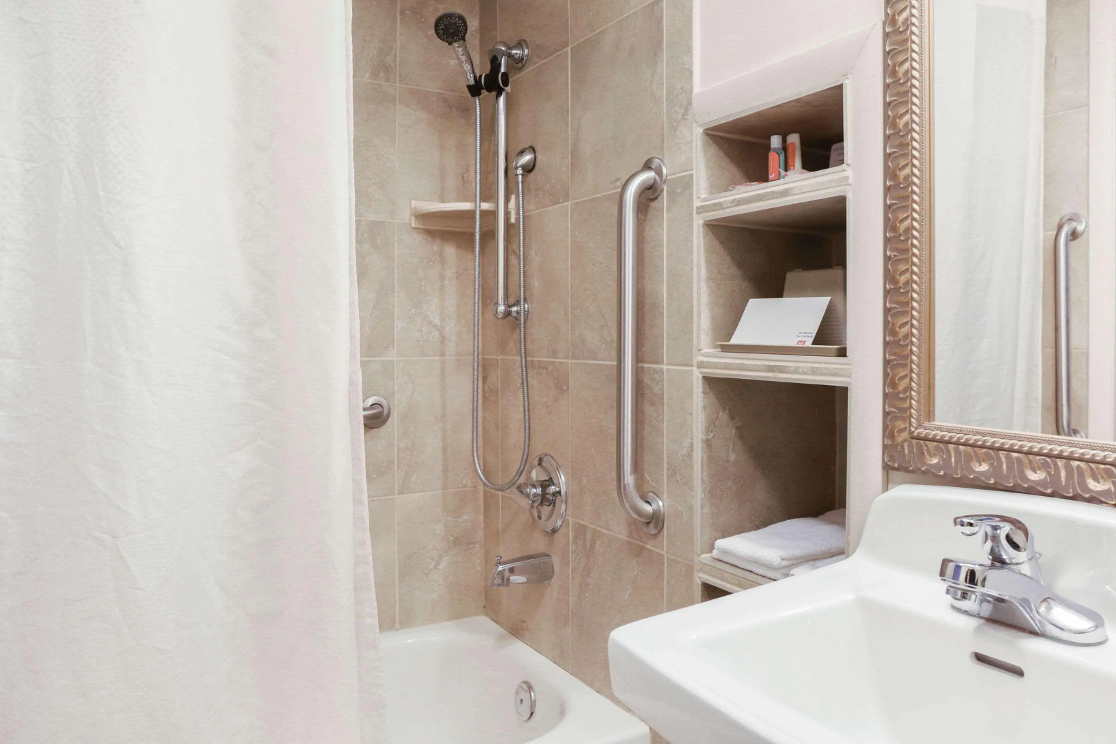 Econo Lodge Darien Lakes