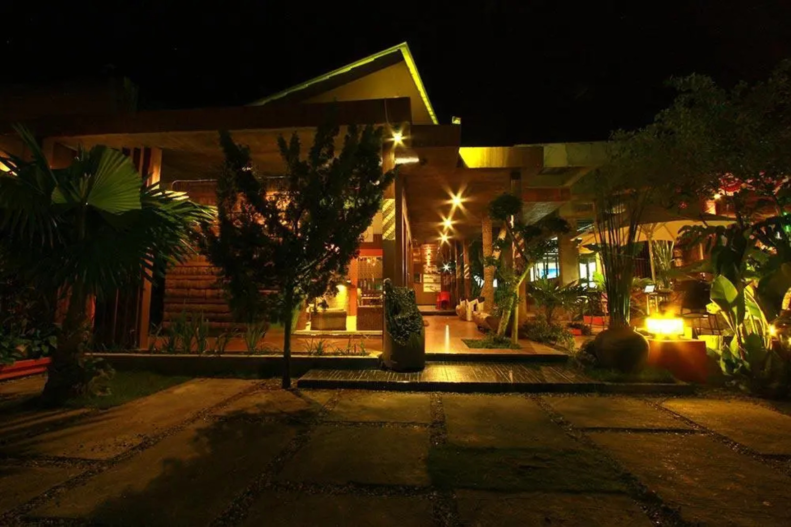 Lawaka Hotel