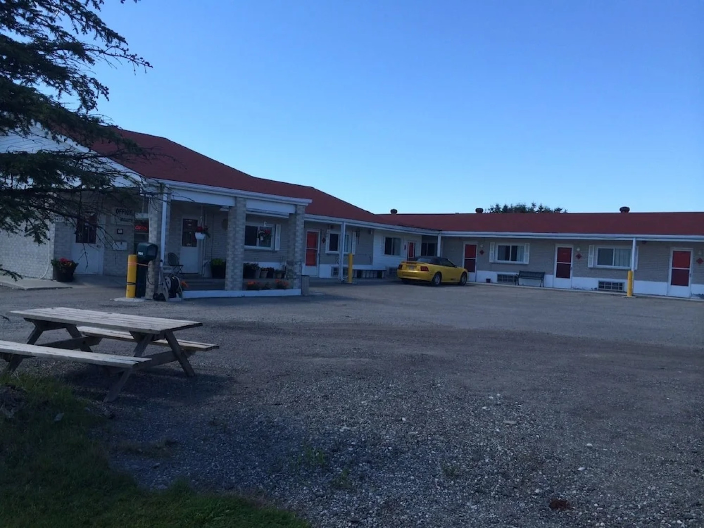 Shelburne Motel