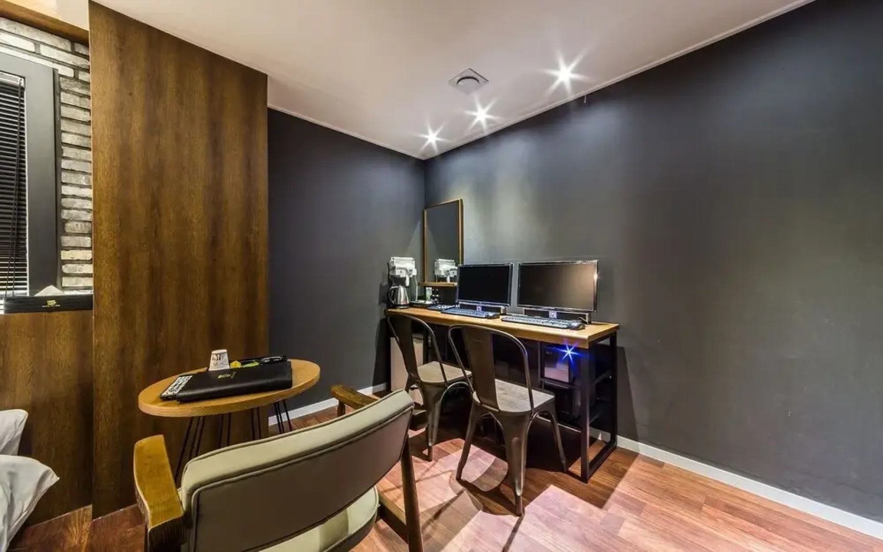 Sanbon Hotel in Cafe