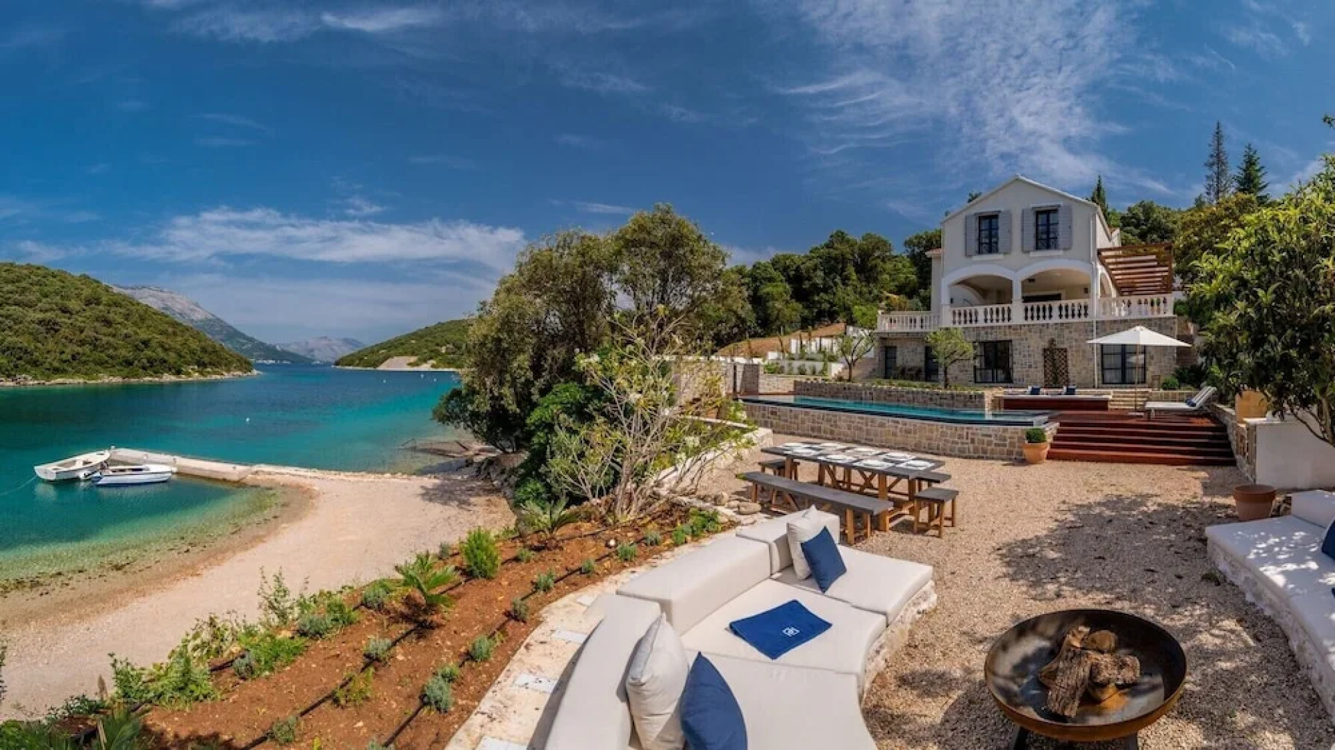 Beachfront Villa Feodora Grande