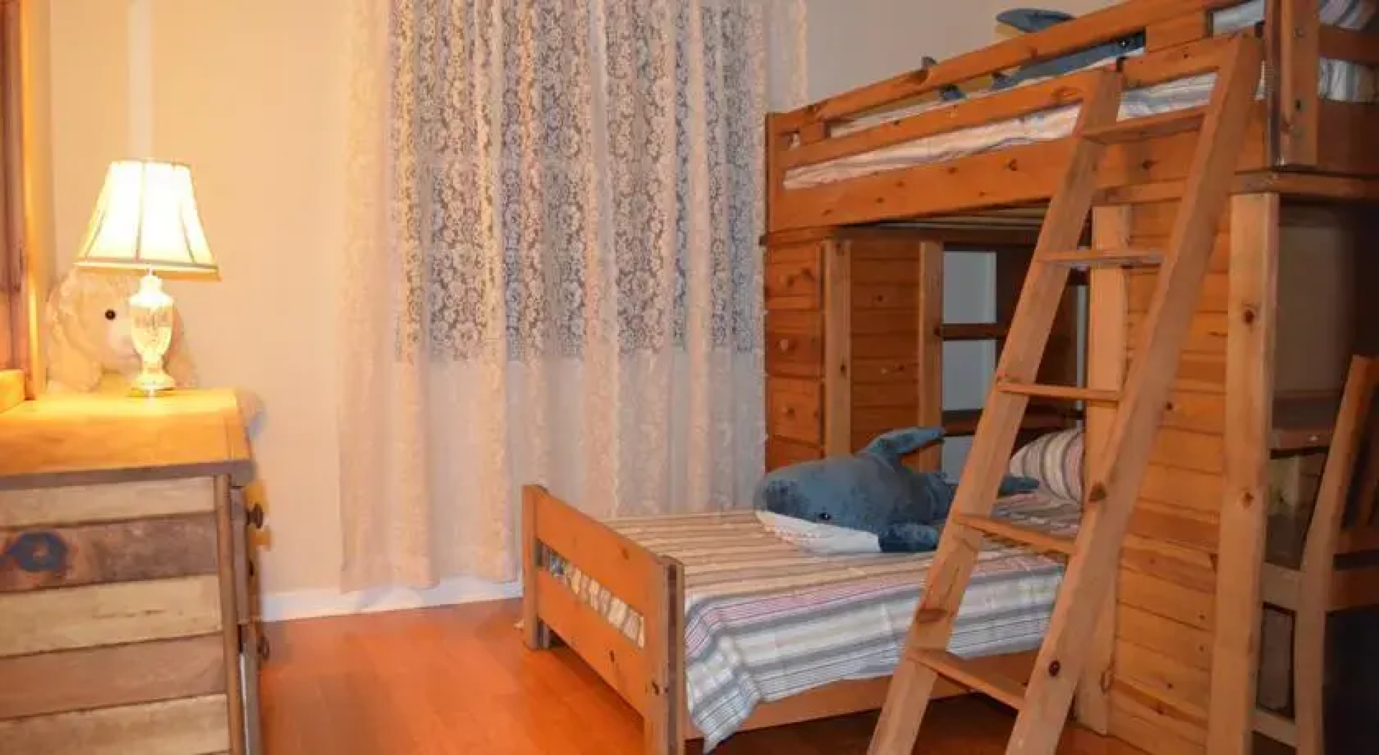 Four-Bedroom House near Universal