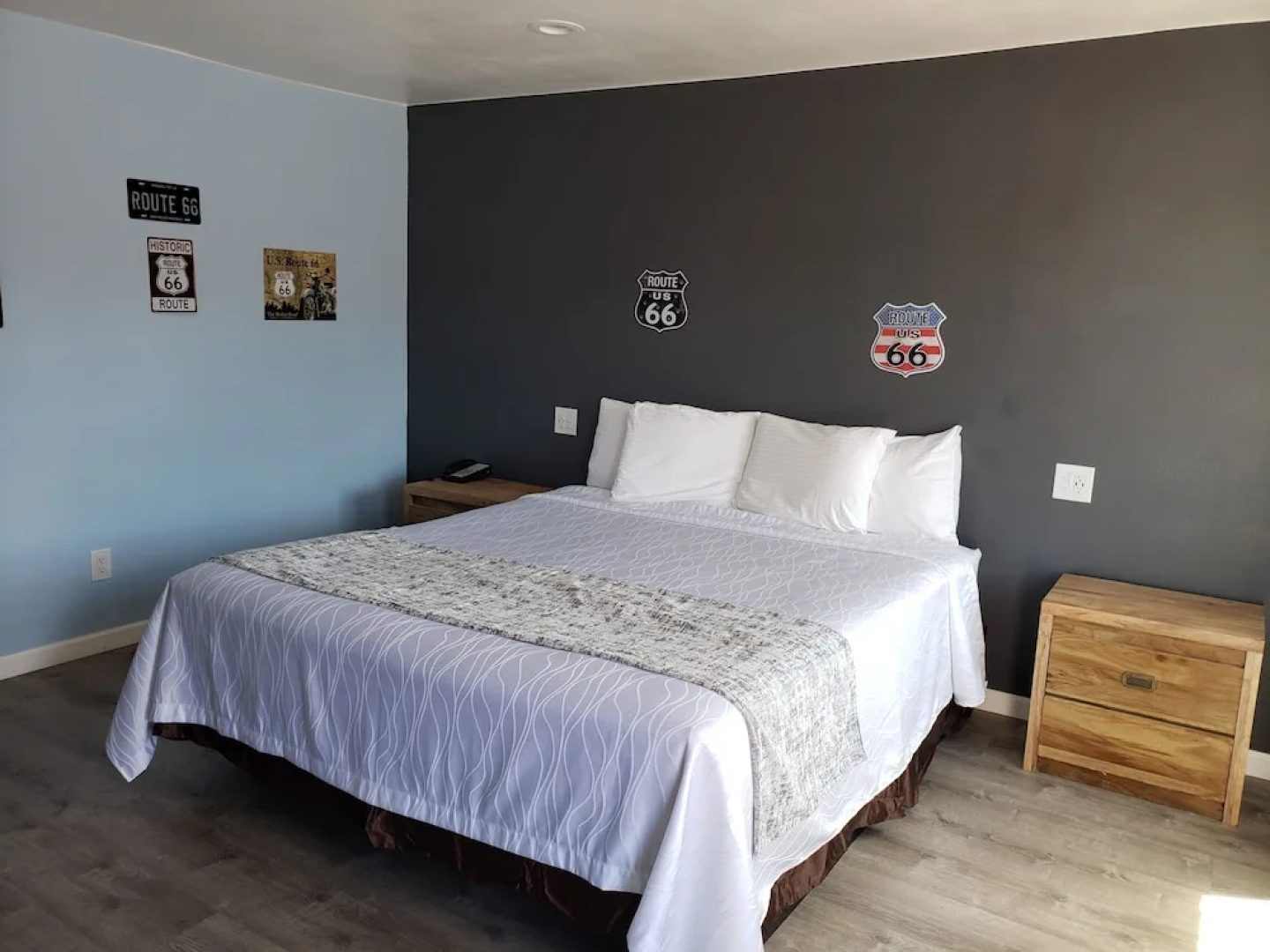 Deluxe Inn Motel