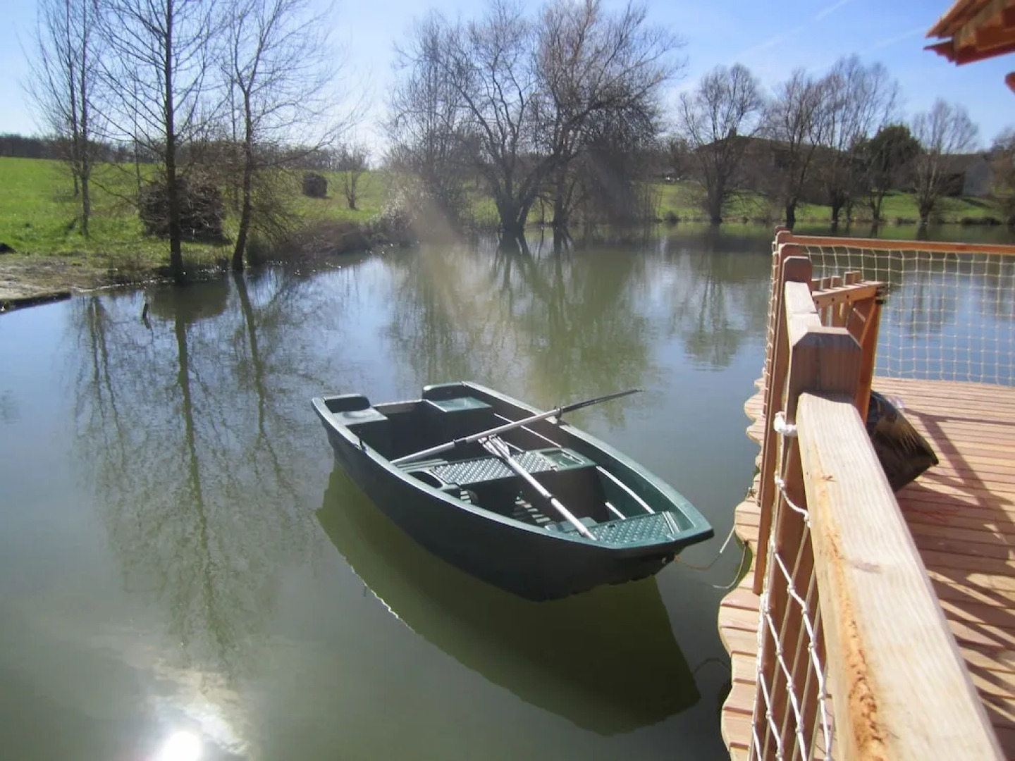 Cabanes flottantes du lac de Pelisse