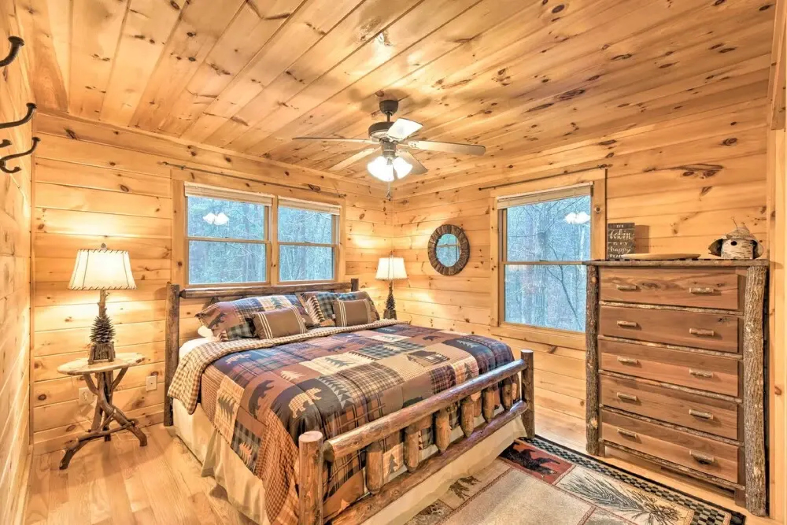 'long Pine Ridge' Cabin w/ Luxury Amenities!