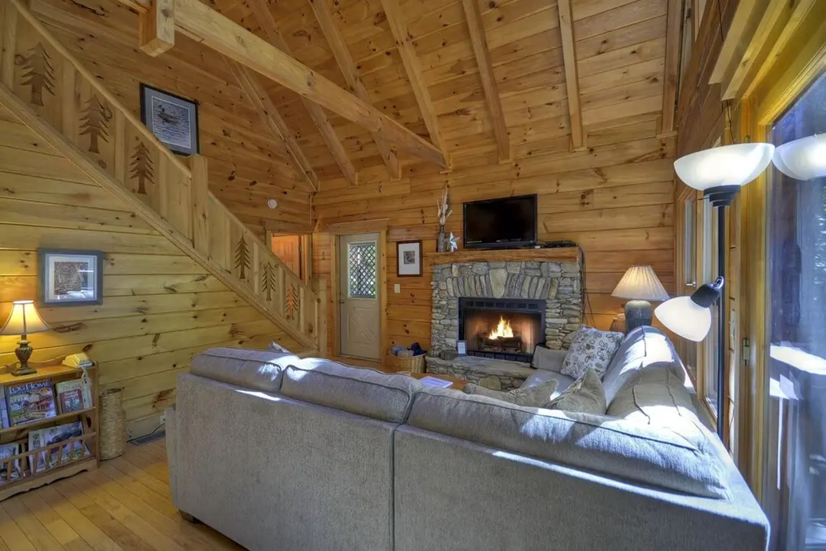 Thunder Falls- Cabin Perched Over 10ft Waterfalls!