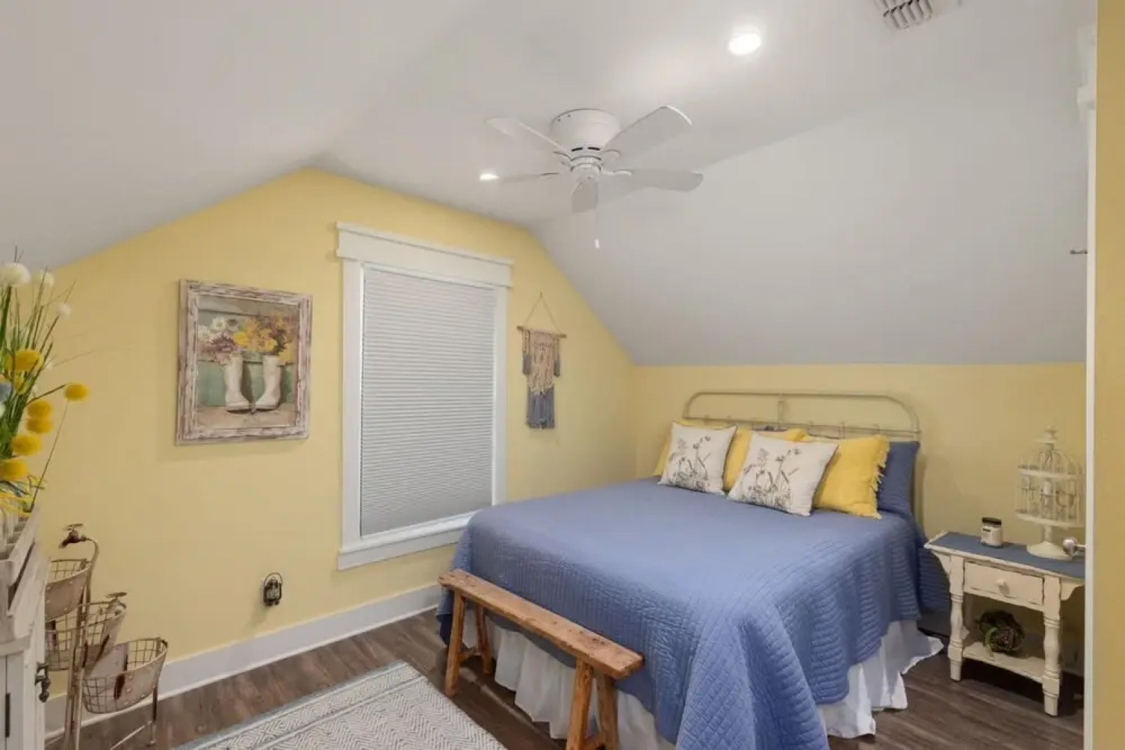 Upscale Charming Island Cottage