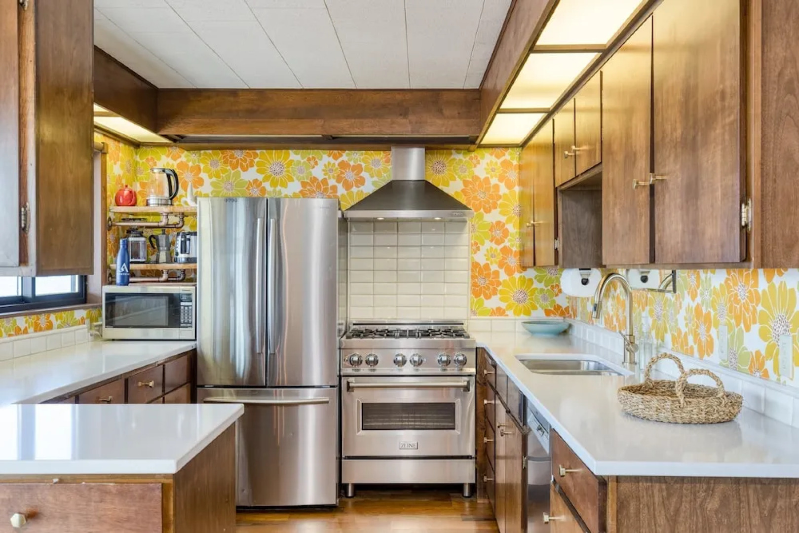 Vintage Beach House by Avantstay Waterfront Home