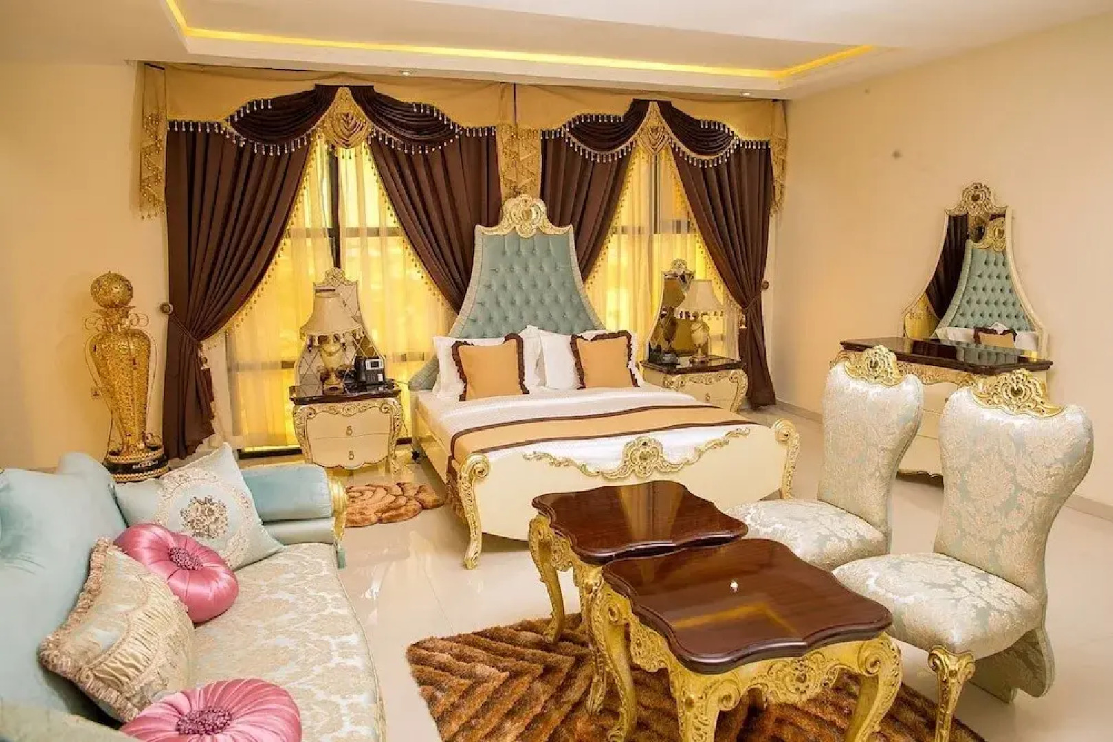 Echelon Heights Hotel