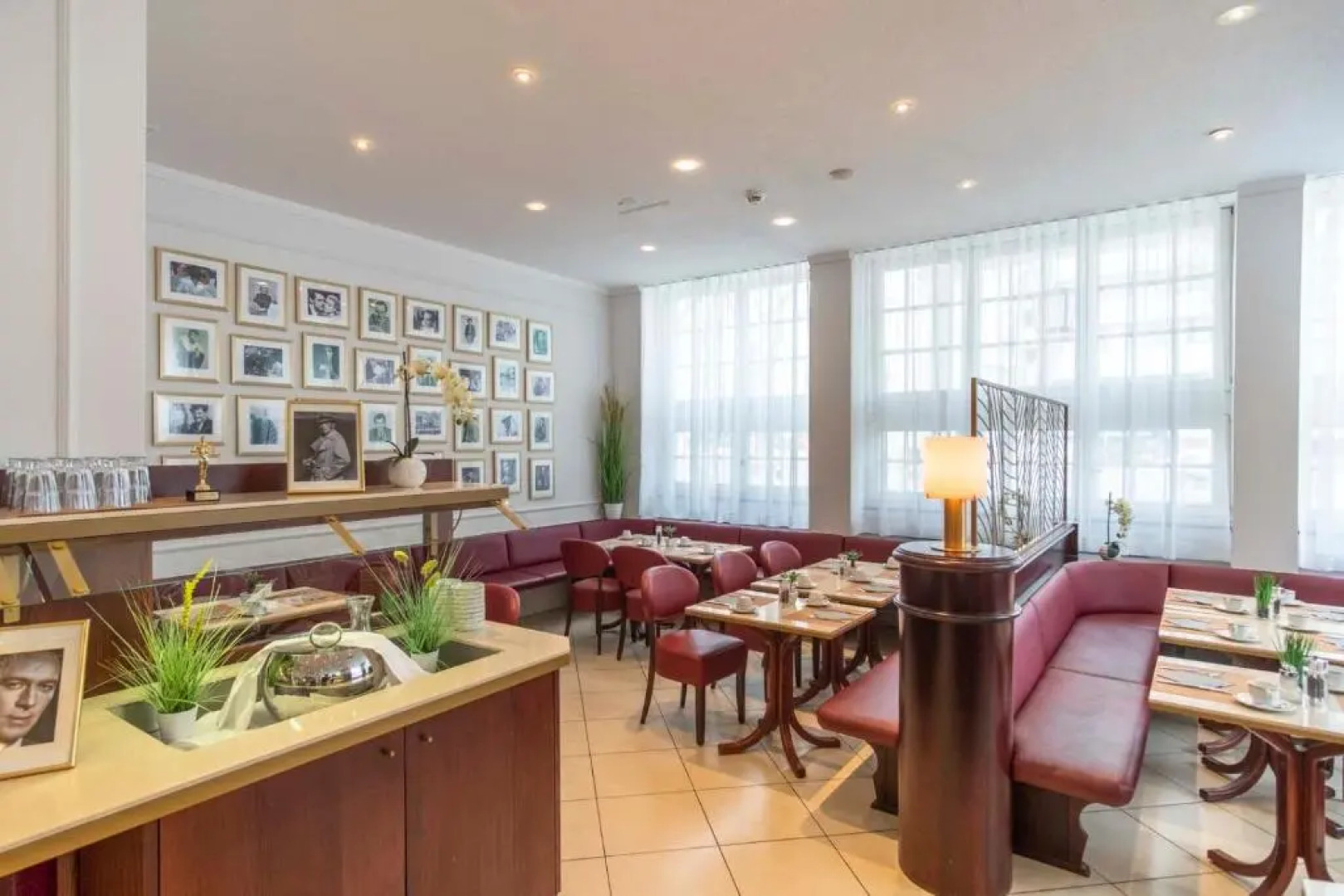 Star-Apart Hansa Hotel