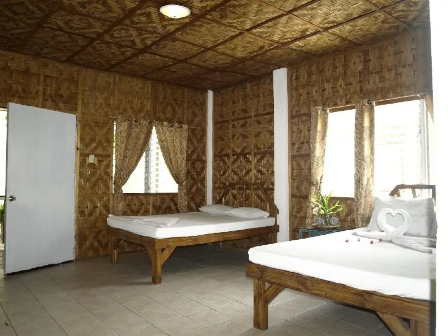 The Sharks Tail Dive Center