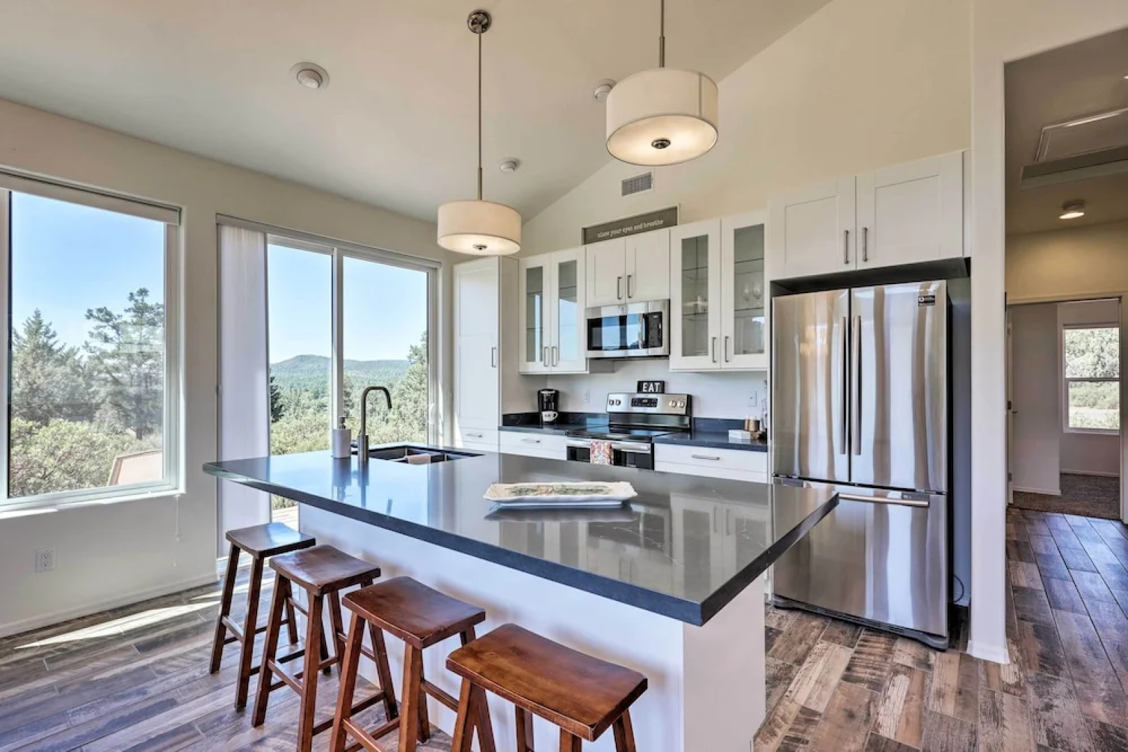 Hot Tub, Deck & Mtn View: Lavish Cabin in Pine!