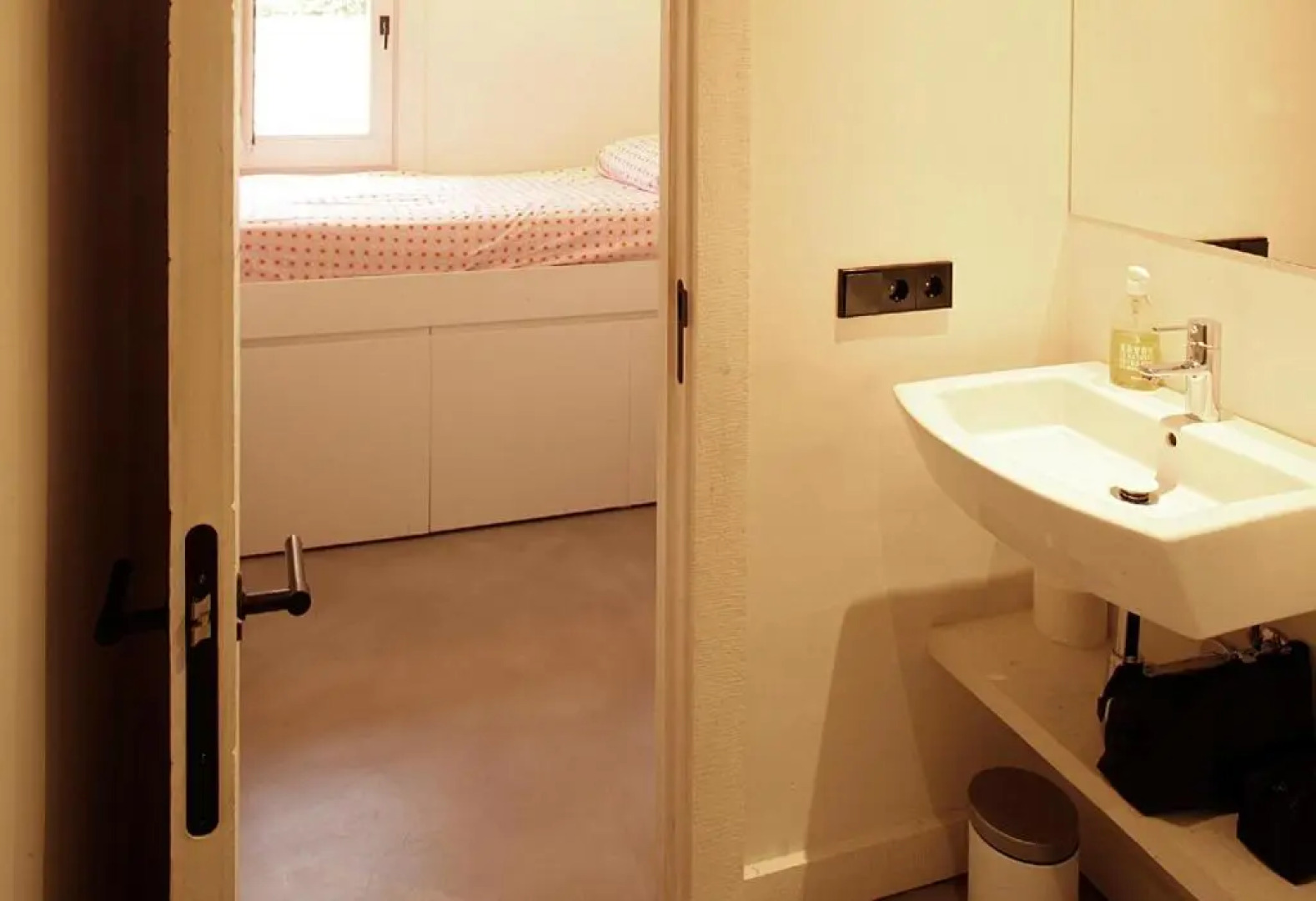 FridaysFlats, Beautiful Villa With Pool