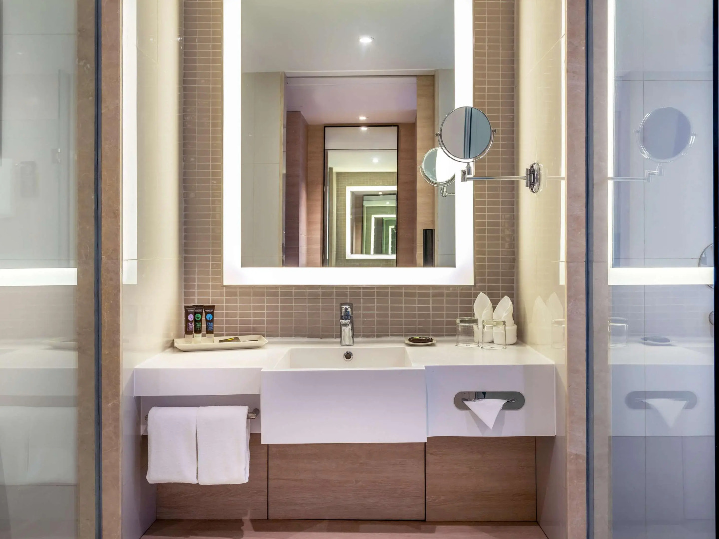 Novotel Phuket City Phokeethra Hotel