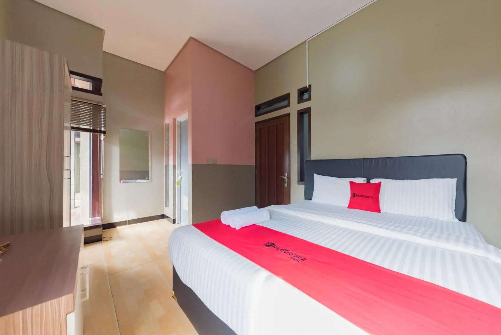 RedDoorz Syariah near Politeknik Negeri Bandung 3