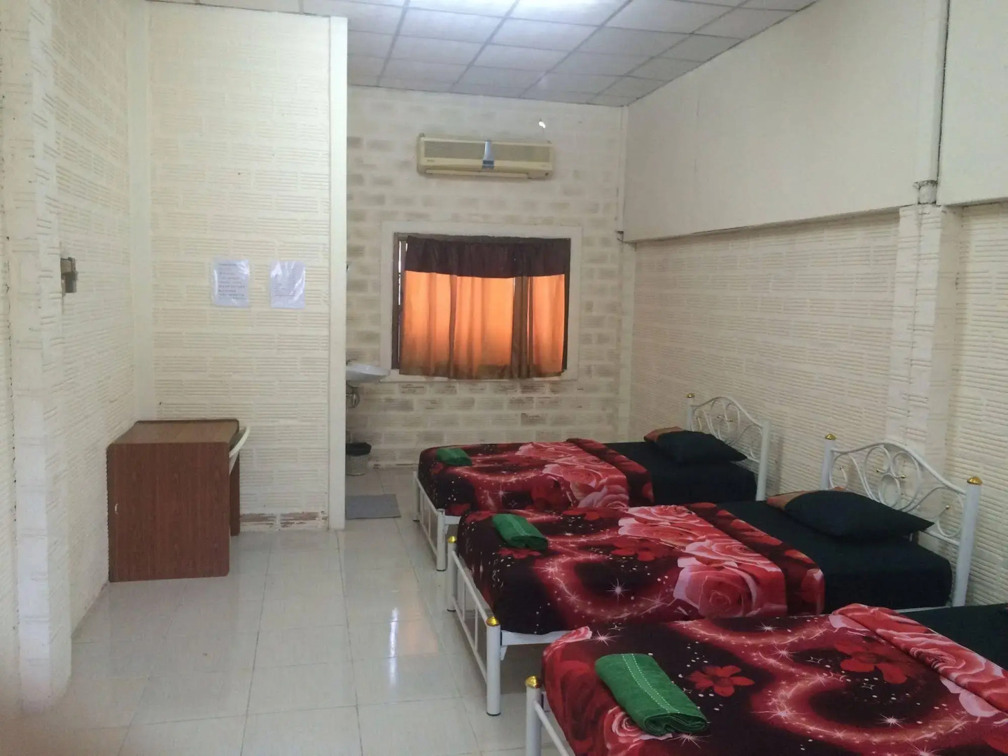 Supreeya Guesthouse - Hostel