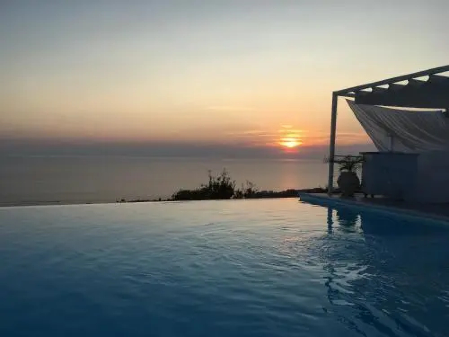 White Club Residence