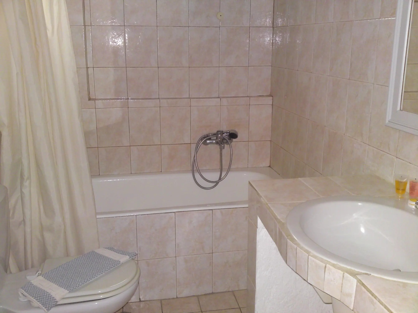 Harmony E Rock Hotel