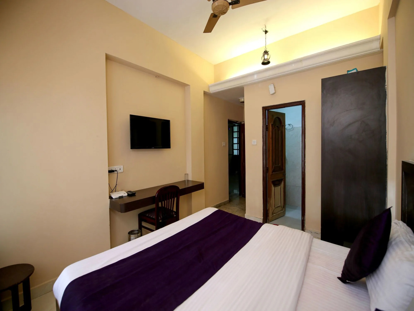 OYO 9305 Hotel Dwarika Inn