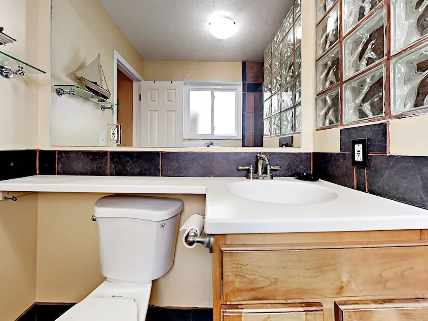 Cottonwood Heights Home 3 Bedrooms 3 Bathrooms Home