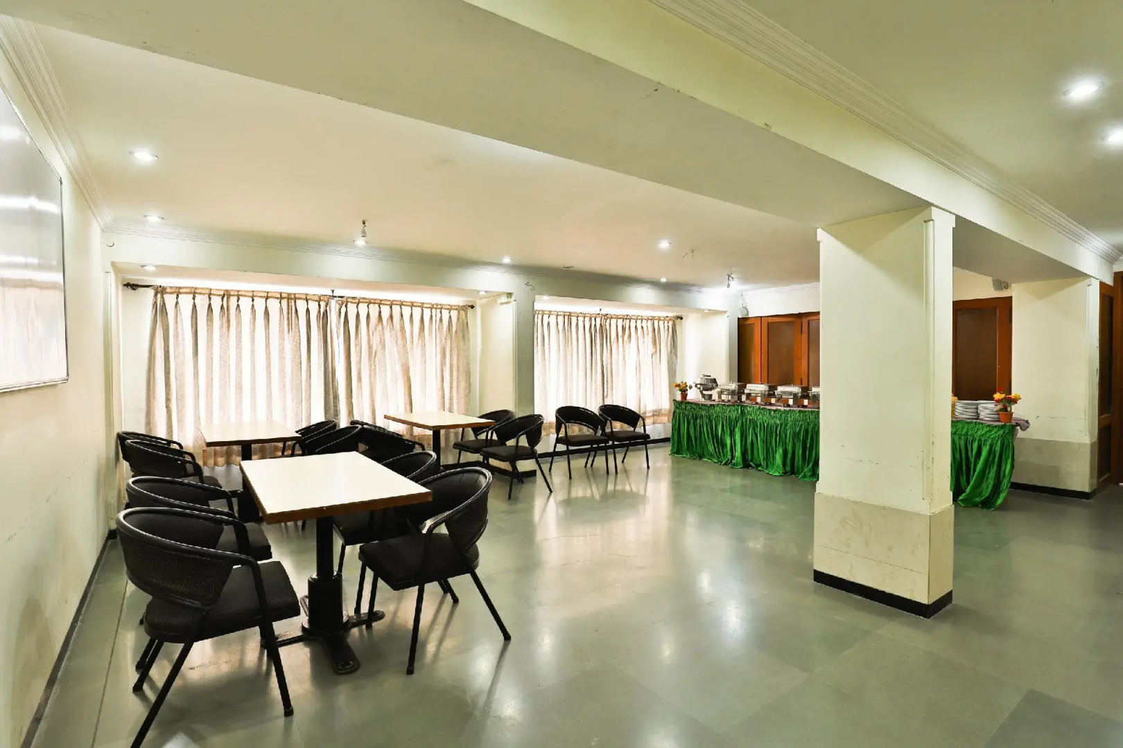 OYO 14235 Hotel Ostria